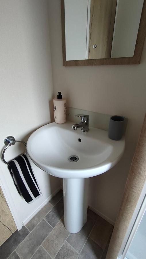 3 Bedroom Stylish Caravan - Vans With Business Sign Not Allowed Port Seton Экстерьер фото